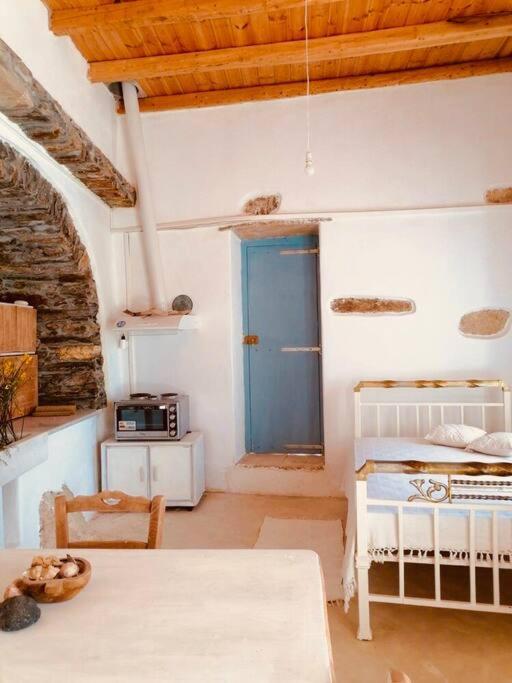 Naxos Mountain Retreat - Tiny House Build On Rock Διαμέρισμα Κόρωνος Εξωτερικό φωτογραφία