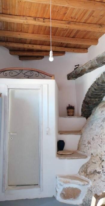 Naxos Mountain Retreat - Tiny House Build On Rock Διαμέρισμα Κόρωνος Εξωτερικό φωτογραφία